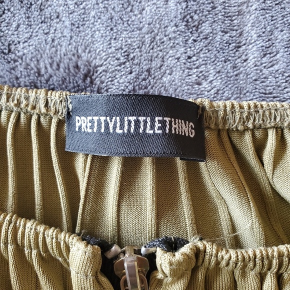 Green Off Shoulder Ribbed Front Zip Dress - Picture 3 of 5